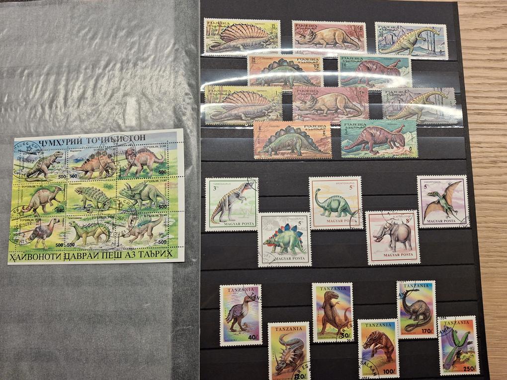 postzegels motief 30 diverse dinosauriërs, Verzenden, Gestempeld, Dier of Natuur