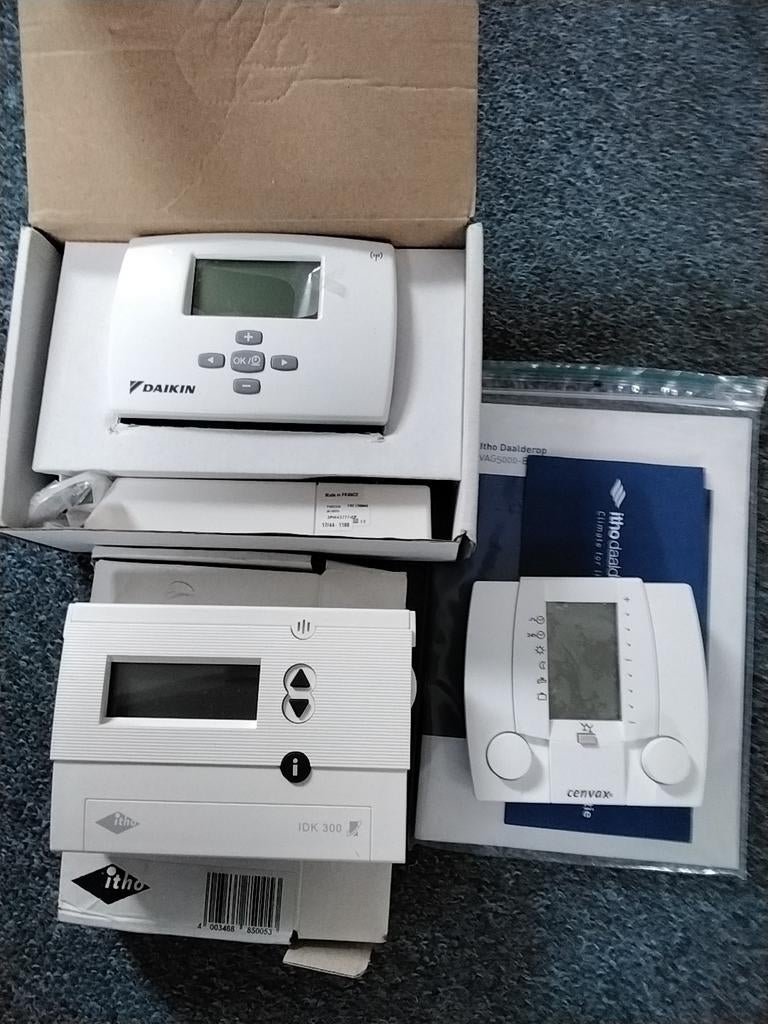Diverse thermostaten Itho Daikin Cenvax, Ophalen of Verzenden, Minder dan 60 cm, Minder dan 30 cm