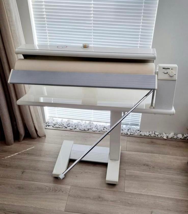 Miele strijkmachine Mangel Stoomfunctie Strijkrol, Ophalen, Zo goed als nieuw, Minder dan 100 cm