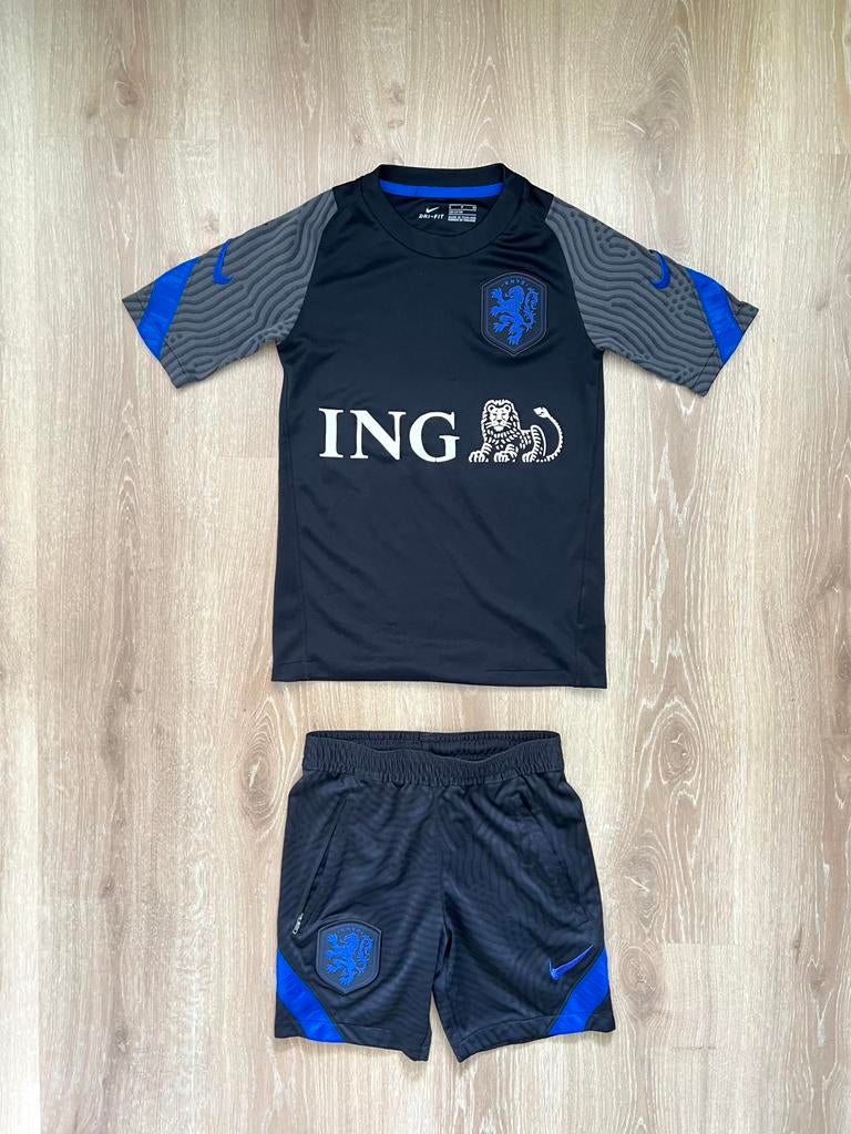 Nederlands elftal trainingsset Nike 20/21 maat 128, Kinderen en Baby's, Gebruikt, Jongen of Meisje, Sport- of Zwemkleding, Ophalen of Verzenden