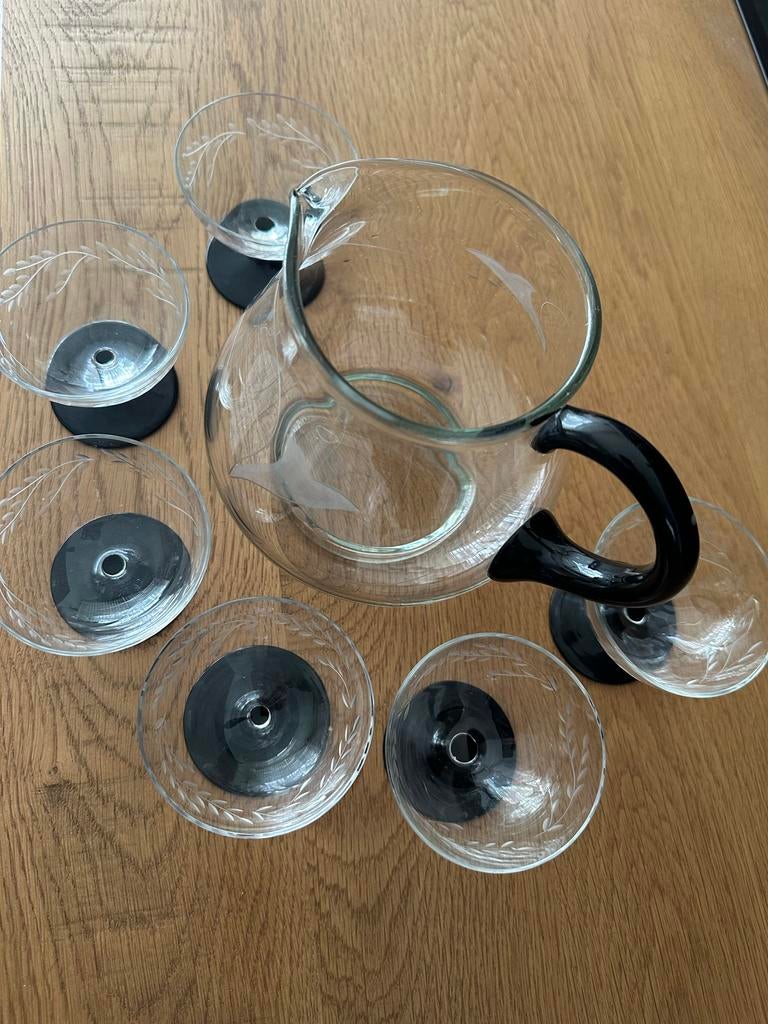 Antieke glazen kan met 6 glaasjes, zwart handvat/voetjes, Antiek en Kunst, Antiek | Glas en Kristal, Ophalen
