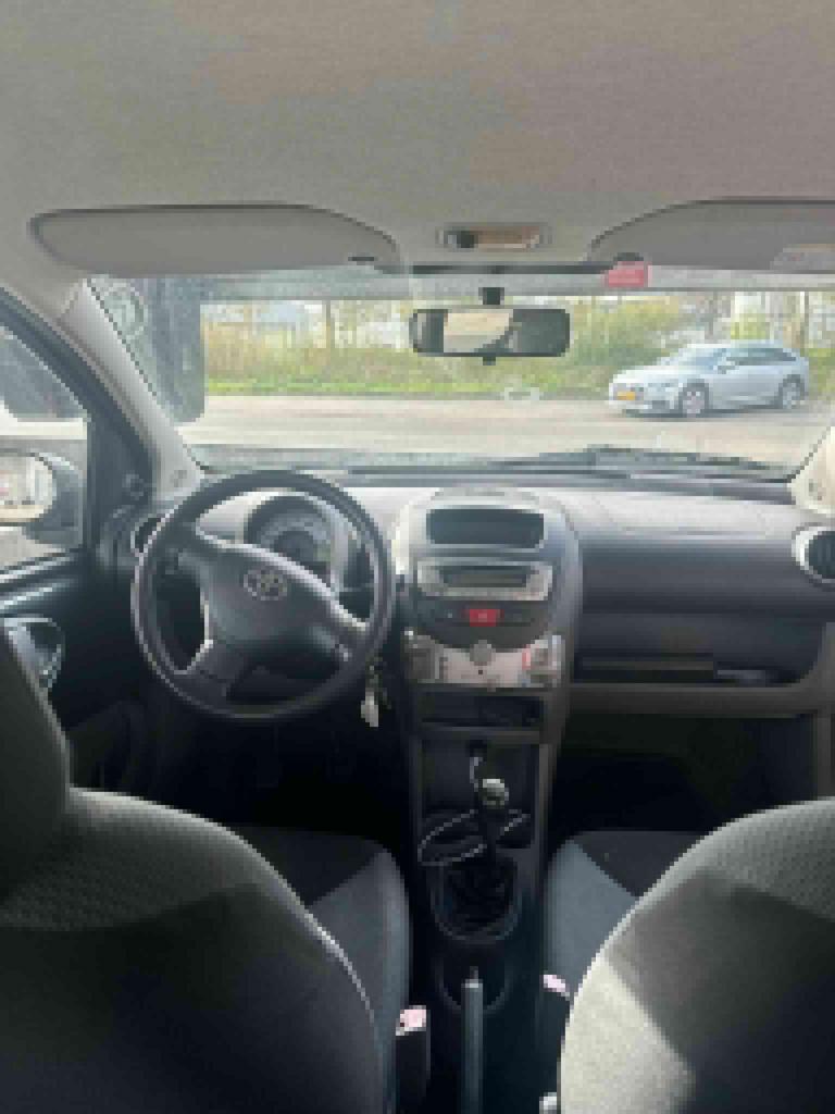 Toyota Aygo 1.0 12V Vvt-i 5DRS 2006 Grijs, Auto's, Voorwielaandrijving, 4 stoelen, 68 pk, Origineel Nederlands