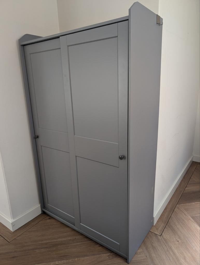 IKEA Hauga kast met schuifdeuren - Grijs, Ophalen, Met deur(en), Modern, Scandinavisch, 50 tot 100 cm
