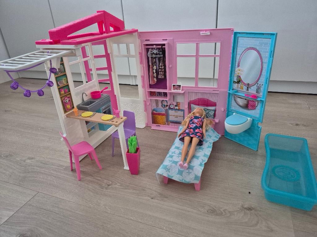 Barbiehuis inklapbaar met barbie, Ophalen of Verzenden, Zo goed als nieuw, Poppenhuis
