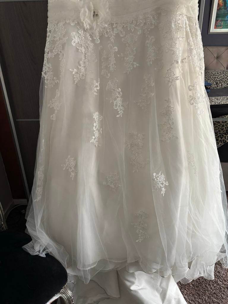 Trouwjurk compleet met hoepel, grote maat (32), Ophalen of Verzenden, Gedragen, Wit, Trouwjurk