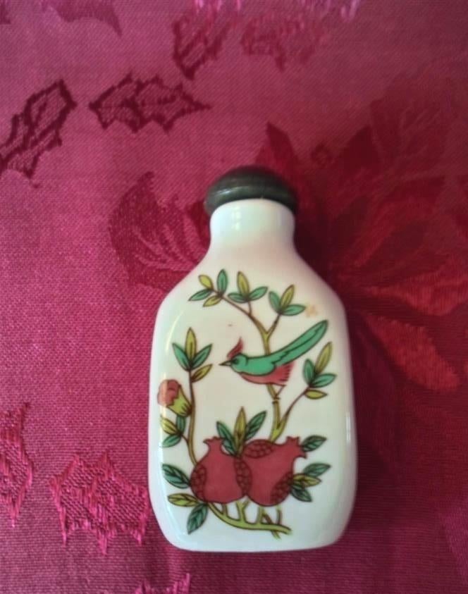 Oud Porseleinen Parfumfles Yves Rocher., Ophalen of Verzenden, Zo goed als nieuw, Parfumfles