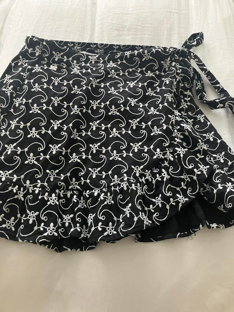 Nikkie wikkelrok, Kleding | Dames, Rokken, Maat 38/40 (M), Zwart, Ophalen of Verzenden, Zo goed als nieuw