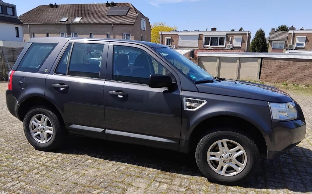 Land Rover Freelander 2.2 TD4 AUT 2010 Grijs, 4 cilinders, 2000 kg, 226 €/maand, Diesel