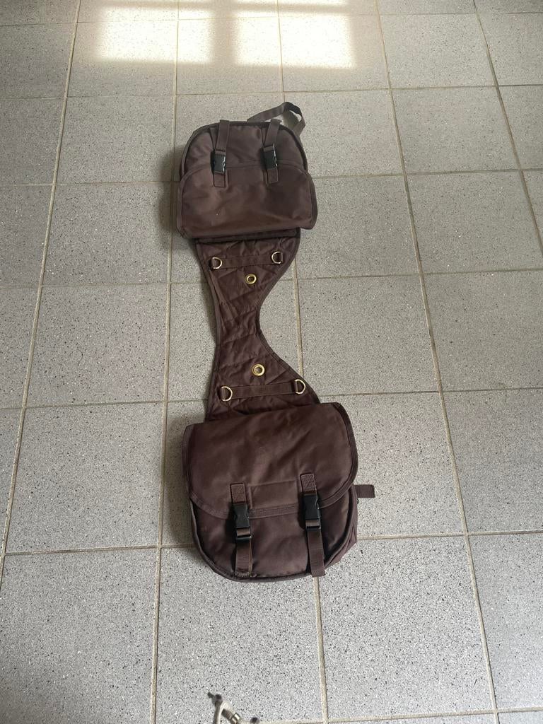 Nette donkerbruine zadeltassen, Dieren en Toebehoren, Paarden en Pony's | Overige Paardenspullen, Ophalen of Verzenden, Zo goed als nieuw