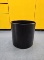 Middelgrote zwarte bloempot, Rond, Ophalen of Verzenden, Zo goed als nieuw, Aardewerk