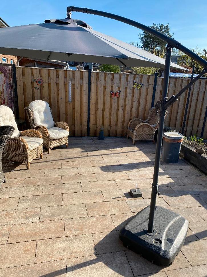 Zweefparasol 3 meter incl. voet, Tuin en Terras, Parasols, Gebruikt, Zweefparasol, 3 tot 4 meter, Waterdicht, Ophalen