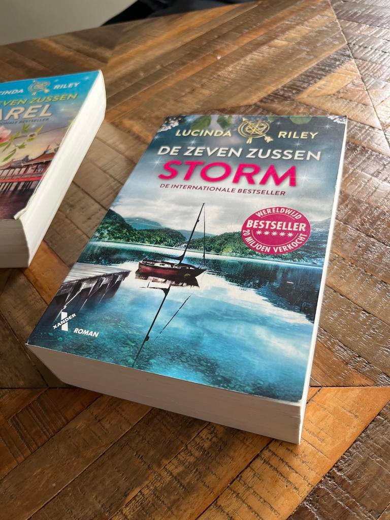 De Zeven Zussen Storm - Lucinda Riley, Boeken, Ophalen of Verzenden, Gelezen