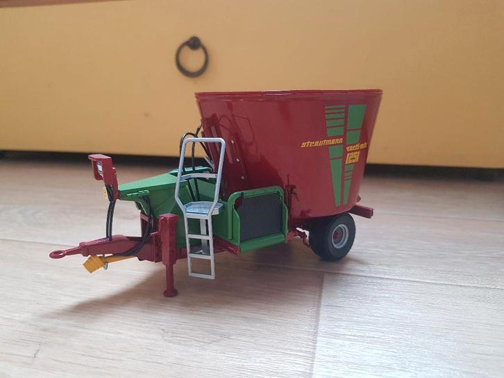 Strautmann Verti-mix 1251, Hobby en Vrije tijd, Modelauto's | 1:32, Zo goed als nieuw, Tractor of Landbouw, Universal Hobbies