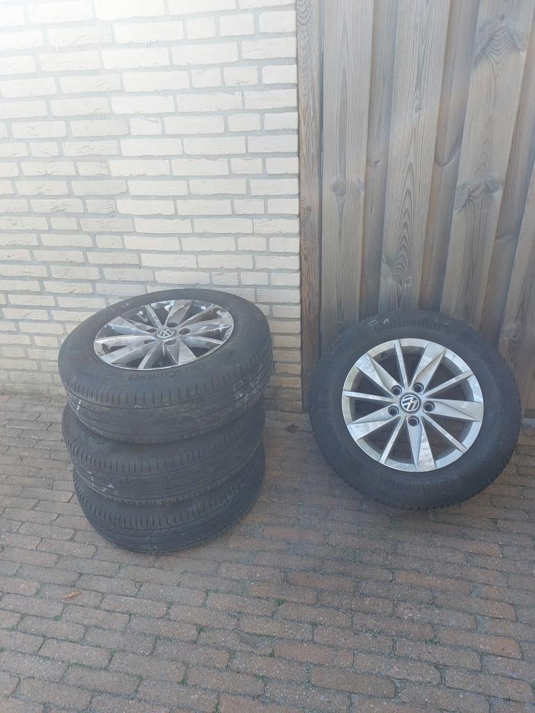 Zomerbanden met Volkswagen velgen - 195/65 R15 H Continental, Auto-onderdelen, Banden en Velgen, Ophalen, Gebruikt, 15 inch, Banden en Velgen