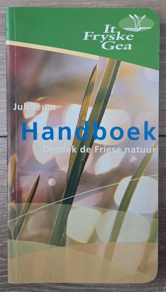 It Fryske Gea - Handboek: Ontdek de Friese natuur, Boeken, Natuur, Zo goed als nieuw, Overige onderwerpen, Ophalen of Verzenden