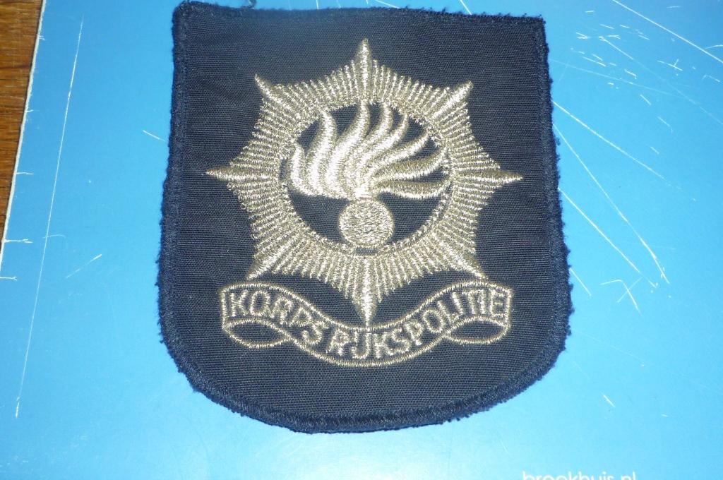 Zilverdraad mouw embleem Korps Rijkspolitie, Verzamelen, Ophalen of Verzenden, Overige soorten, Nederland, Embleem of Badge