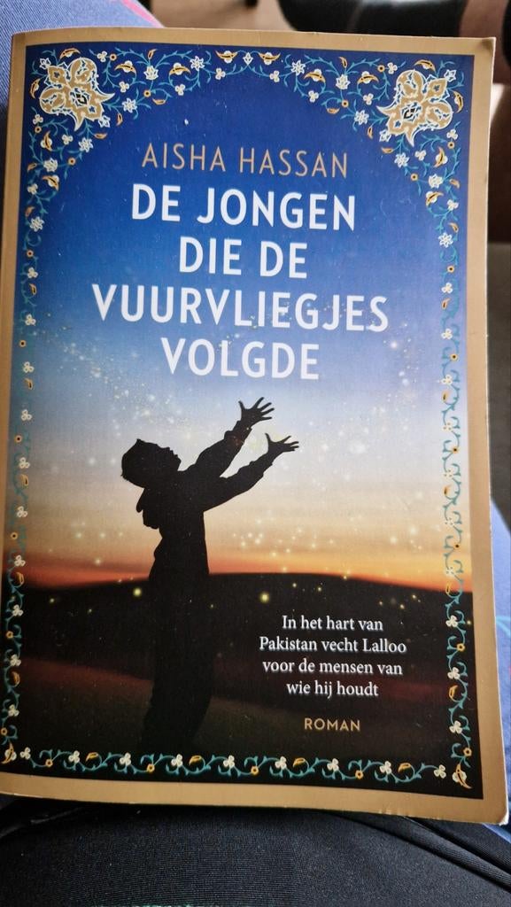 De Jongen Die De Vuurvliegjes Volgde - Aisha Hassan, Ophalen of Verzenden, Gelezen, Aisha Hassan, Nederland