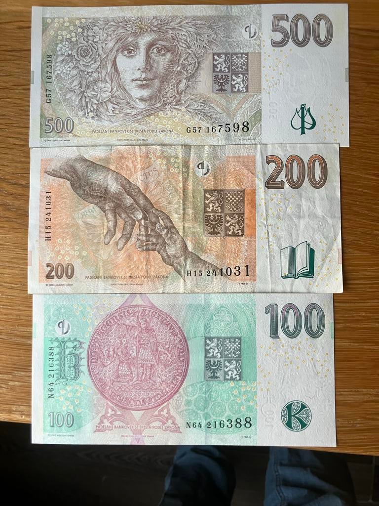 Set Tsjechische Kronen: 100 en 500 unc, 200 vf, Ophalen of Verzenden, Overige landen, Setje