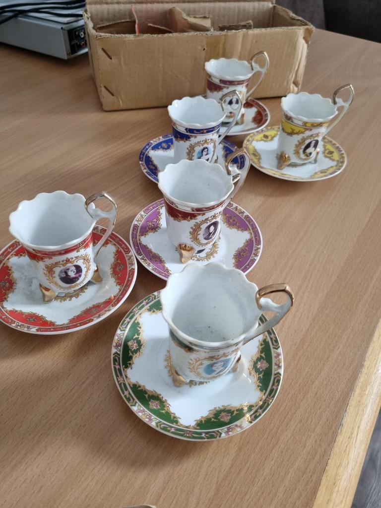 Thee kopjes, Antiek en Kunst, Ophalen