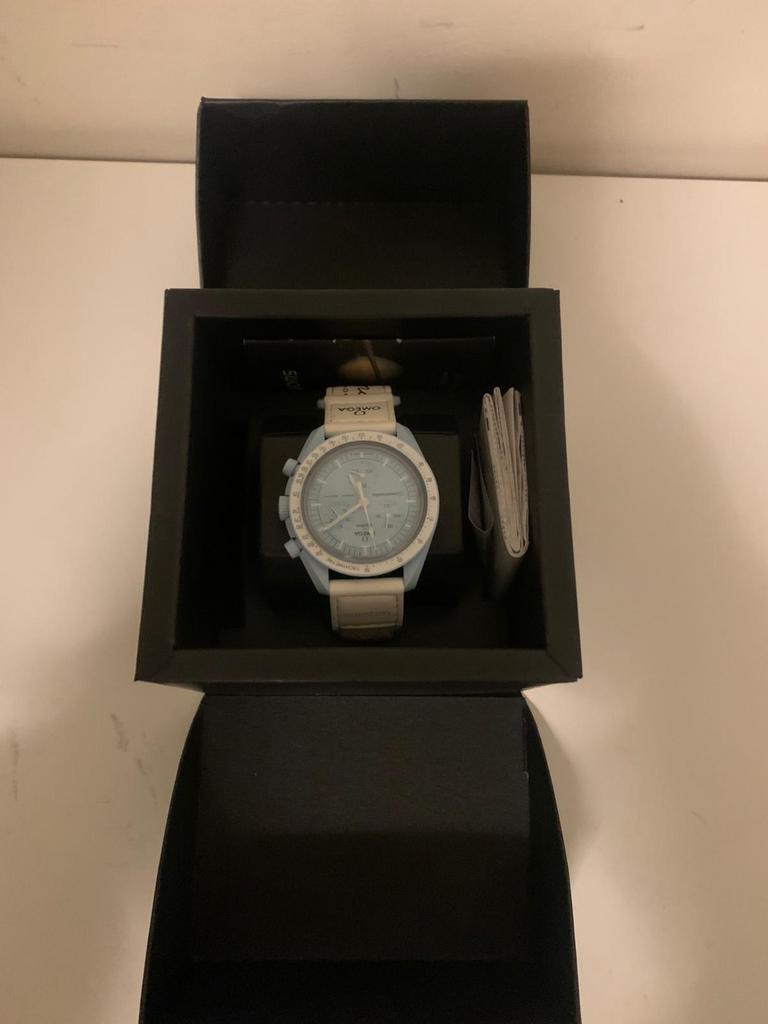 Omega x Swatch Mission to Uranus SO33L100 met doos, Sieraden, Tassen en Uiterlijk, Horloges | Heren, Zo goed als nieuw, Omega