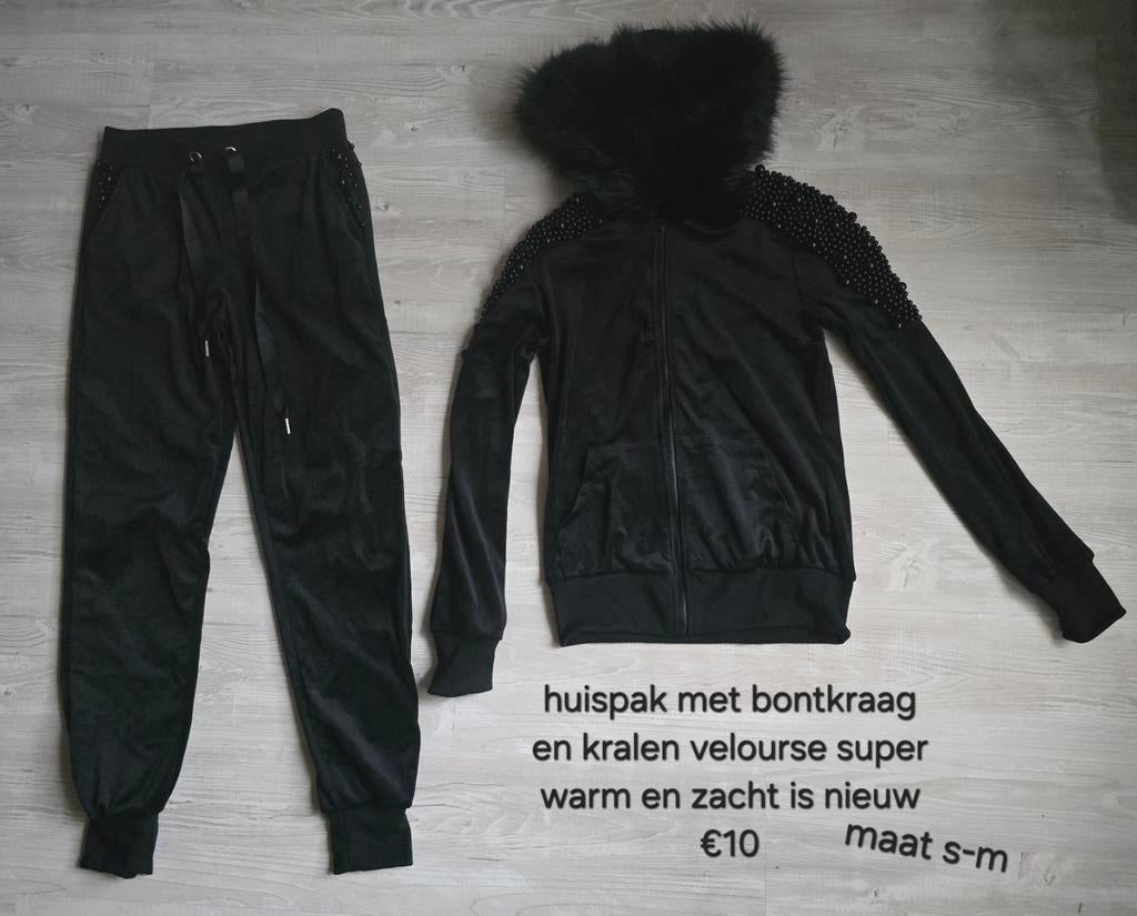 Huispakken sportkleding pakken joga per set €7, Kleding | Dames, Huispakken, Ophalen, Zo goed als nieuw, Zwart