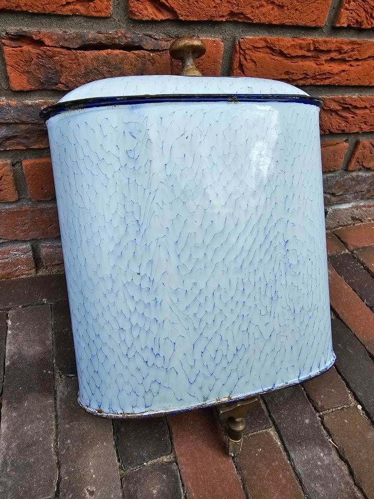 Antiek, Frans plattelands emaille wit met blauwe fontein €69, Ophalen of Verzenden