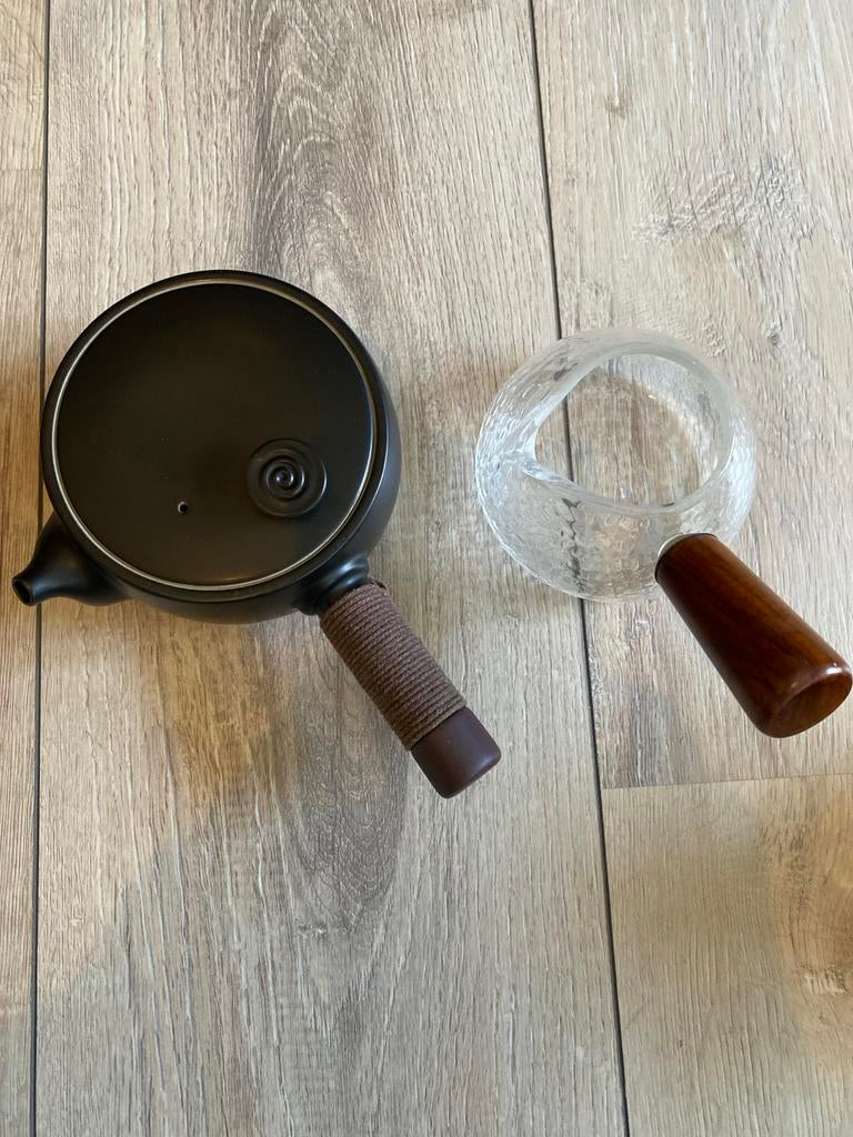Zwarte theepot met houten handvat en glazen schenkkan, Theepot/fluitketel, Ophalen of Verzenden, Zo goed als nieuw, Zwart