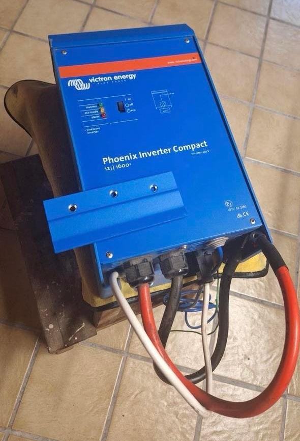 Victron Phoenix 12V 1600VA Compact Omvormer, Caravans en Kamperen, Camper-accessoires, Ophalen of Verzenden, Gebruikt