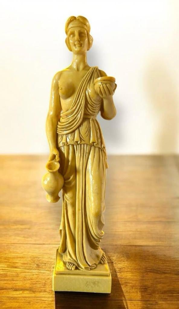Decoratieve beeld van de Griekse godin Hebe., Ophalen of Verzenden, Gebruikt, Religie
