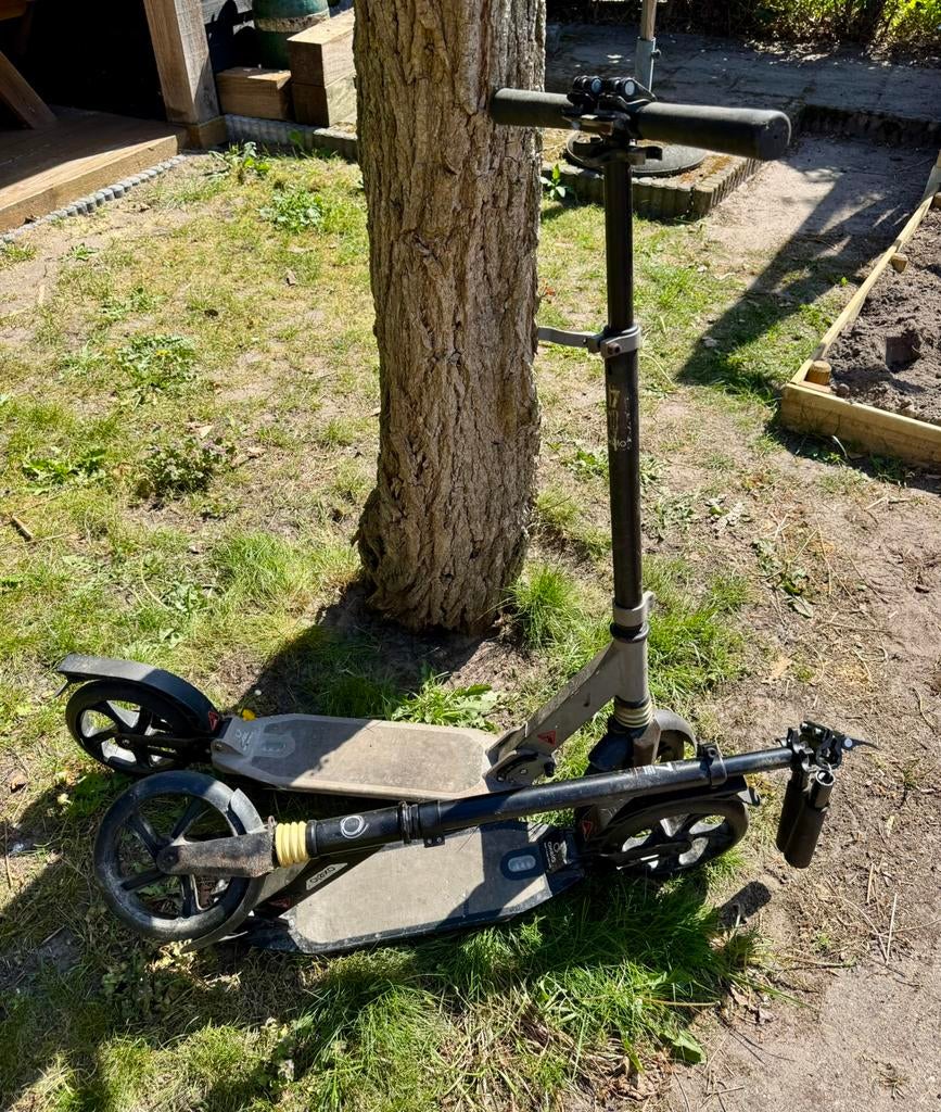 2 steps ( town 7 ) mogen ook apart weg, Fietsen en Brommers, Steps, Ophalen of Verzenden, Zo goed als nieuw, Gewone step