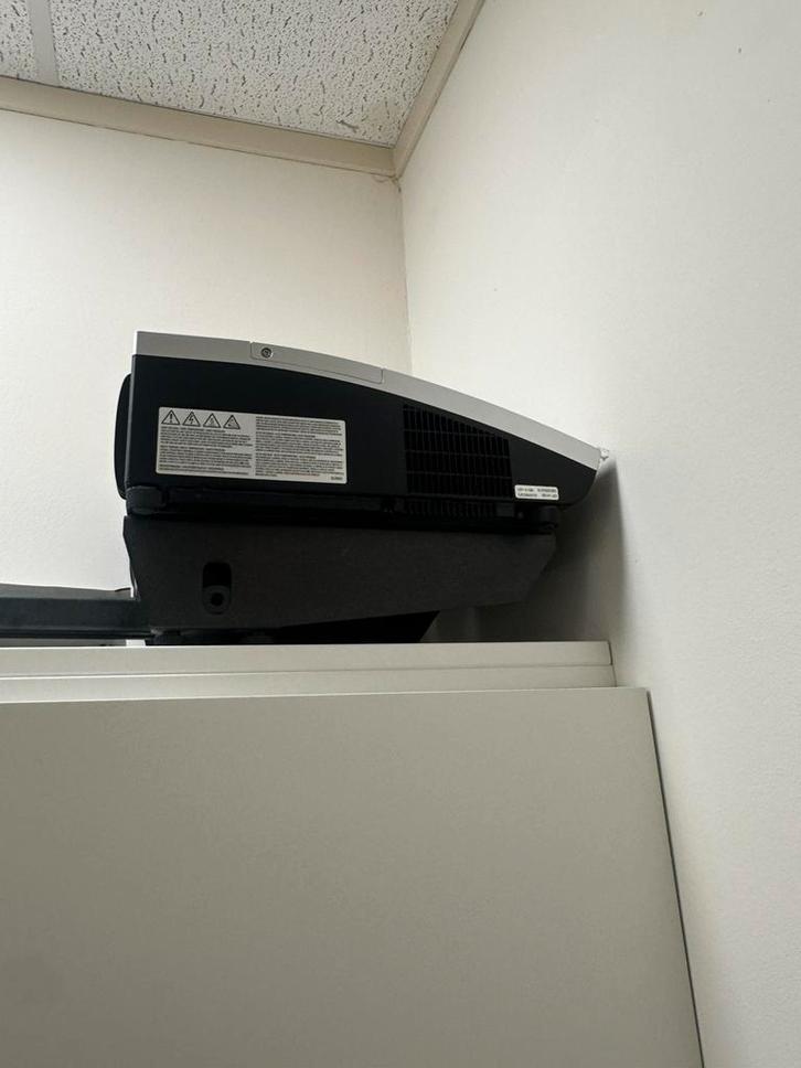 Hitachi CP-A100 Ultra Short Throw Beamer, Audio, Tv en Foto, Beamers, Zo goed als nieuw, Ophalen