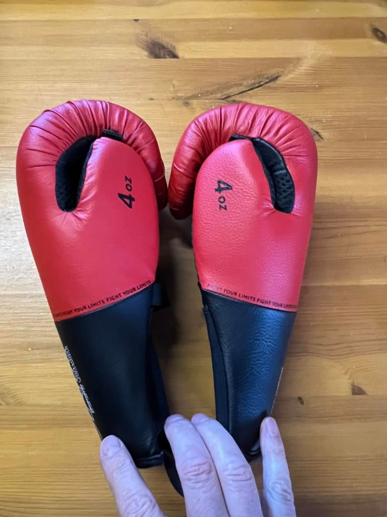 Kids bokshandschoenen 4oz, Sport en Fitness, Vechtsporten en Zelfverdediging, Ophalen, Gebruikt, Overige, Maat XS of kleiner