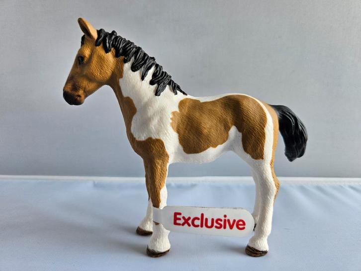 Schleich 41374 exclusieve Pinto jaarling, Verzamelen, Dierenverzamelingen, Zo goed als nieuw, Beeldje of Figuurtje, Paard, Ophalen of Verzenden