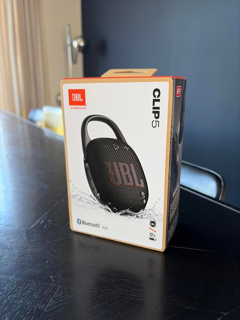 Gloednieuwe JBL Clip 5 Bluetooth speaker Zwart, JBL, Overige typen, Nieuw, Ophalen of Verzenden