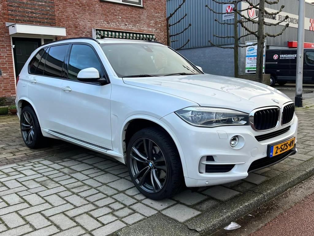 BMW X5 XDrive30d High Executive, Auto's, Automaat, Gebruikt, 2993 cc, Wit