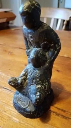 Gesigneerd sculptuurtje van twee kinderen Tony v d Vorst, Ophalen