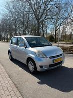 Daihatsu Sirion 1.0 51KW 2007 Grijs, Voorwielaandrijving, Sirion, Handgeschakeld, 3 cilinders