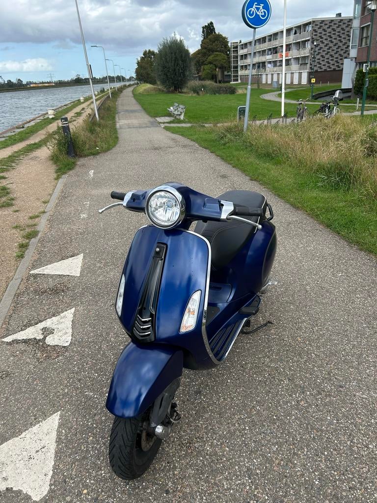 Vespa Primavera - Lage kilometerstand, zo goed als nieuw!, Fietsen en Brommers, Scooters | Vespa, Ophalen, Overige modellen, Maximaal 45 km/u