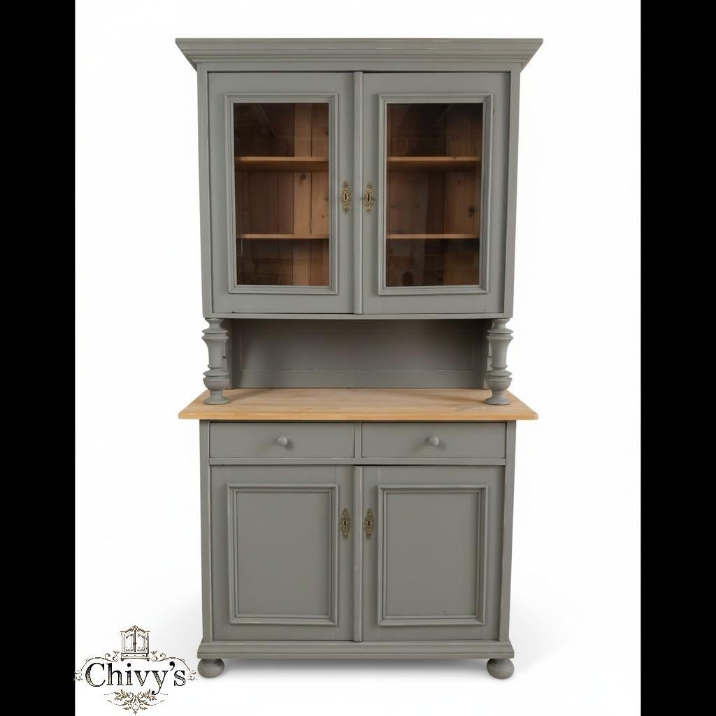 Landelijke buffetkast jaren ’30 in een warme groene tint, Huis en Inrichting, Ophalen of Verzenden, Zo goed als nieuw, Shabby Chic