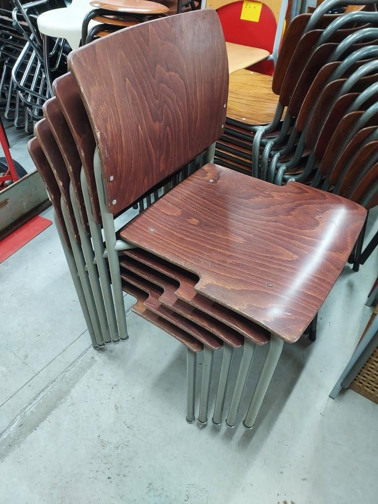22 x vintage design schoolstoelen partij stoelen, Ophalen, Gebruikt, Bruin, Vijf, Zes of meer stoelen