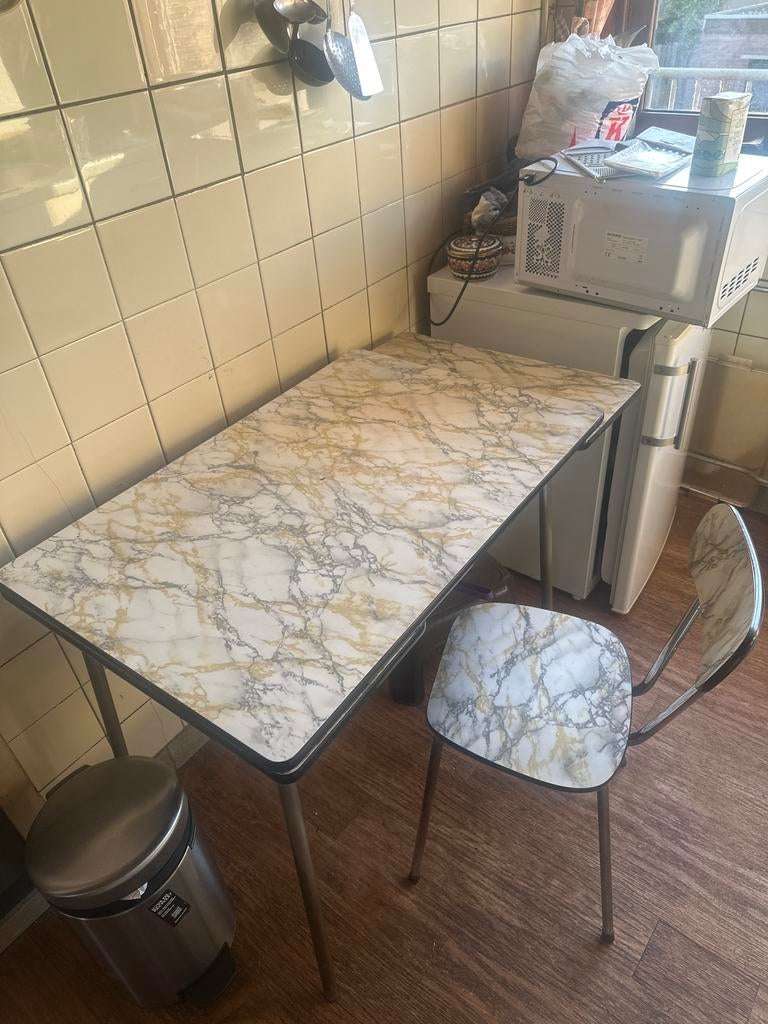 Vintage Keukentafel met stoel - Marmerlook, Ophalen, Kunststof, Gebruikt, 100 tot 150 cm