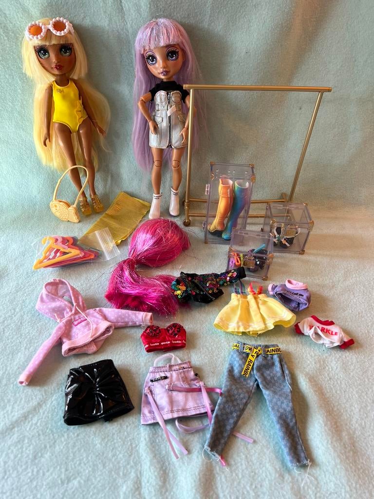 Rainbow High Sunny en Avery kledingshop, Verzamelen, Ophalen of Verzenden, Zo goed als nieuw