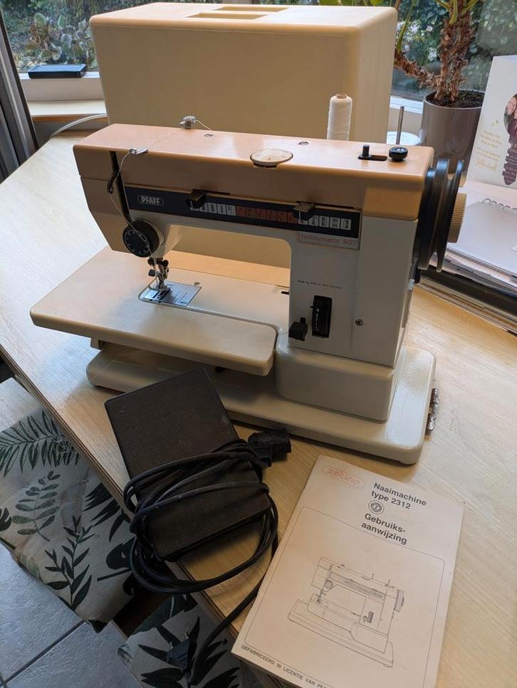 Pfaff Naaimachine Type 2312 met handleiding en koffer, Hobby en Vrije tijd, Naaimachines en Toebehoren, Gebruikt, Naaimachine