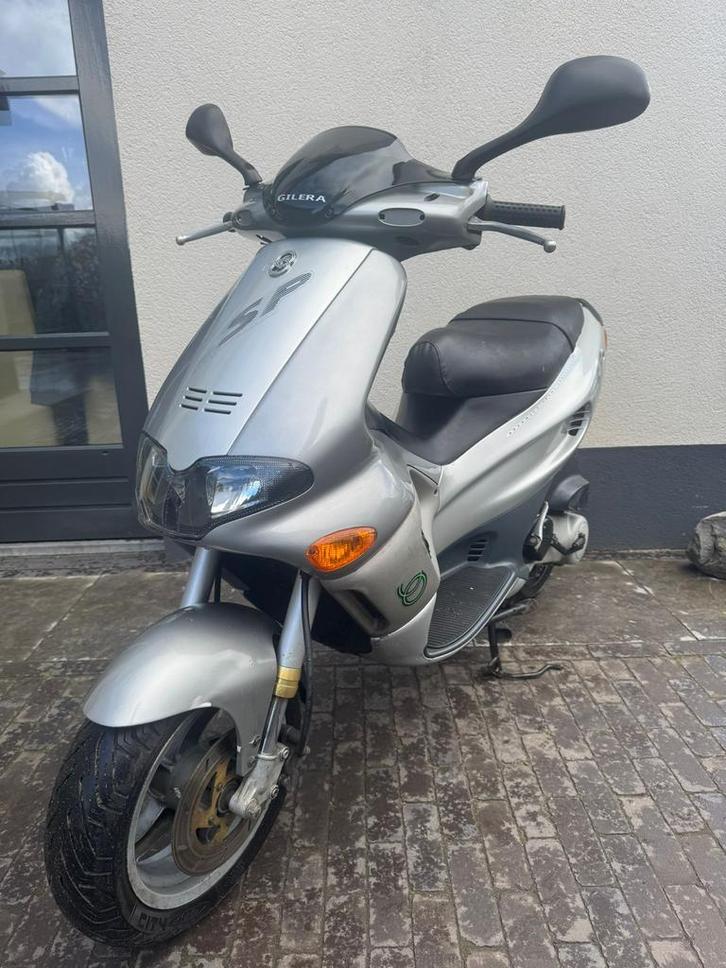 ⭐️Gilera runner sp dd zilvergrijs Brom 🇳🇱 origineel NL⭐️, Fietsen en Brommers, Scooters | Piaggio, Zo goed als nieuw, Overige modellen