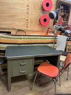 Vintage/ industrieel groen bureau, jaren 60/70, Ophalen, ?, Zo goed als nieuw, ?