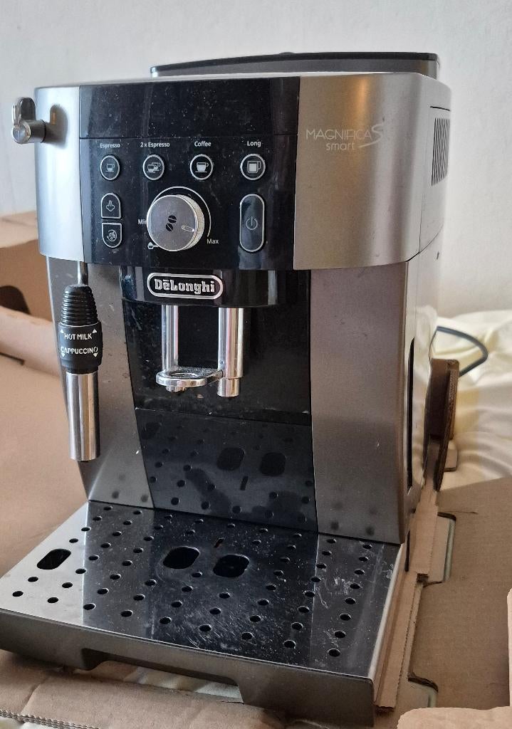 deLonghi Magnifica S, Witgoed en Apparatuur, Koffiezetapparaten, Ophalen, Gebruikt, Koffiemachine, Koffiebonen