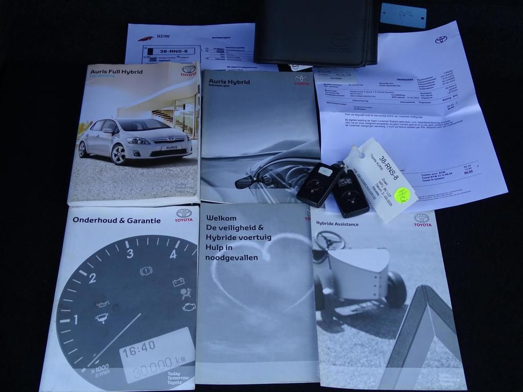 Toyota Auris 1.8 Full Hybrid Dynamic - AUTOMAAT - PARKEERCAM, Auto's, Euro 5, Gebruikt, 4 cilinders, Zwart