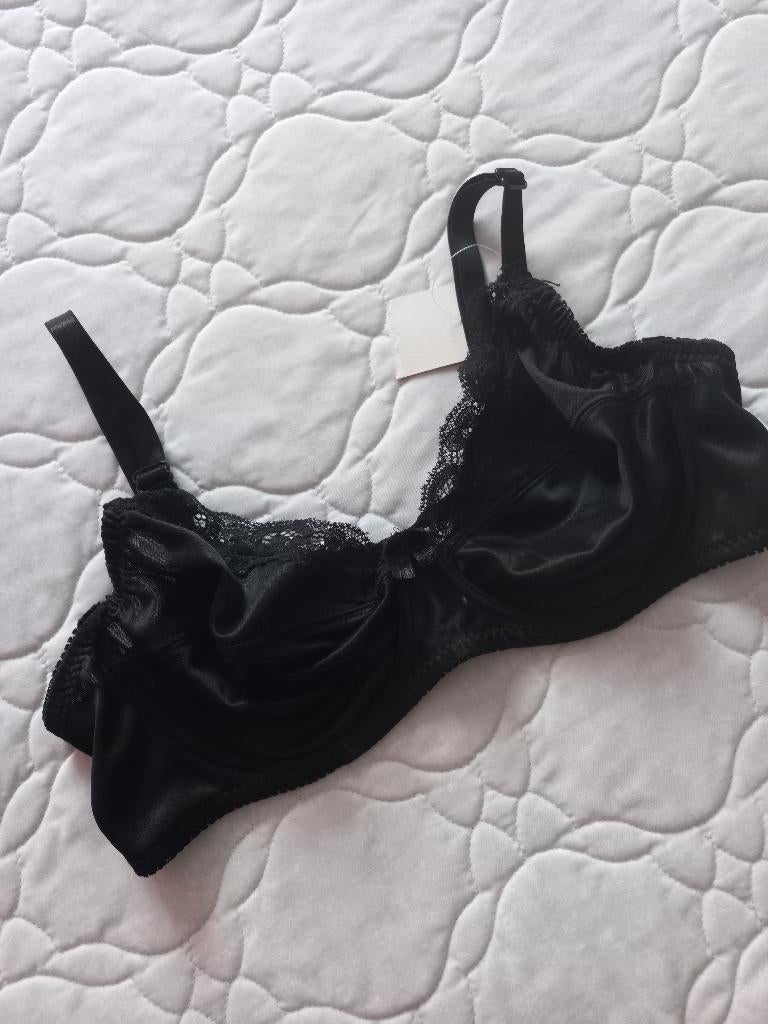 Nieuw t-shirt BH en beugel BH beide 85 C, Ophalen of Verzenden, Zwart, BH