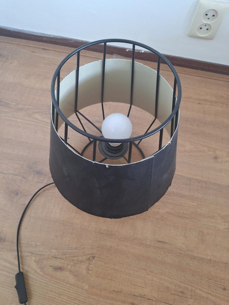 Stijlvolle tafellamp - Zwart metaal met papieren kap, Ophalen, Gebruikt, Modern industrieel