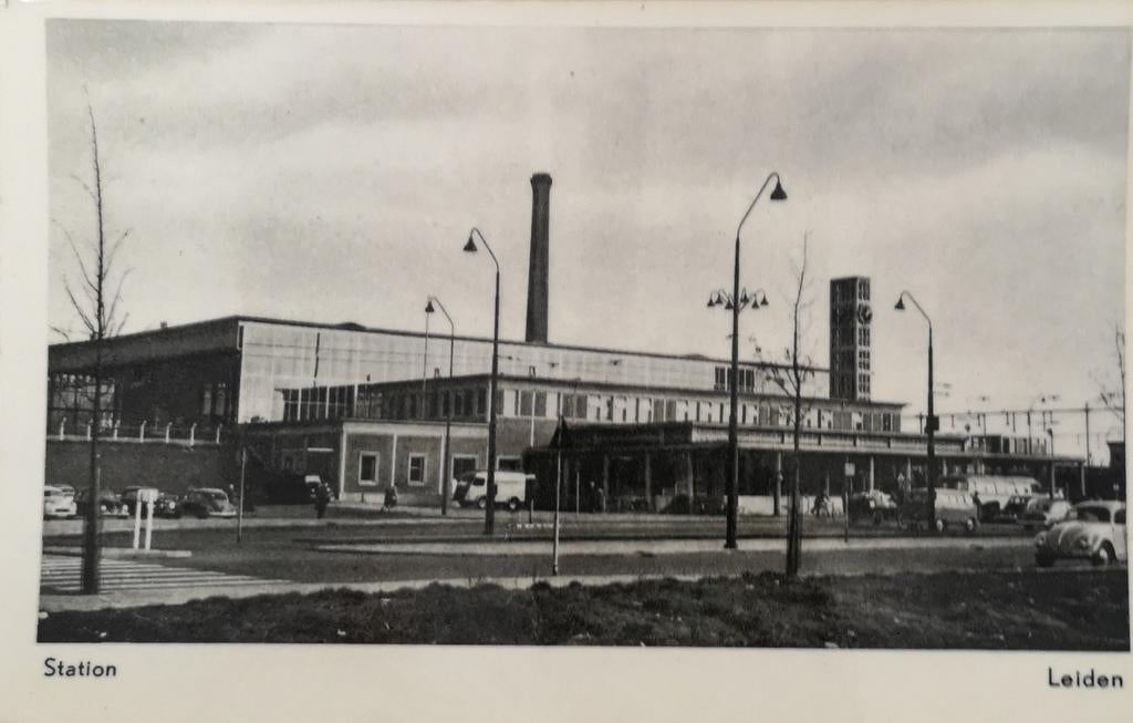 Leiden ZH // Station 19??, Verzamelen, Ansichtkaarten | Nederland, Verzenden, 1940 tot 1960, Zuid-Holland